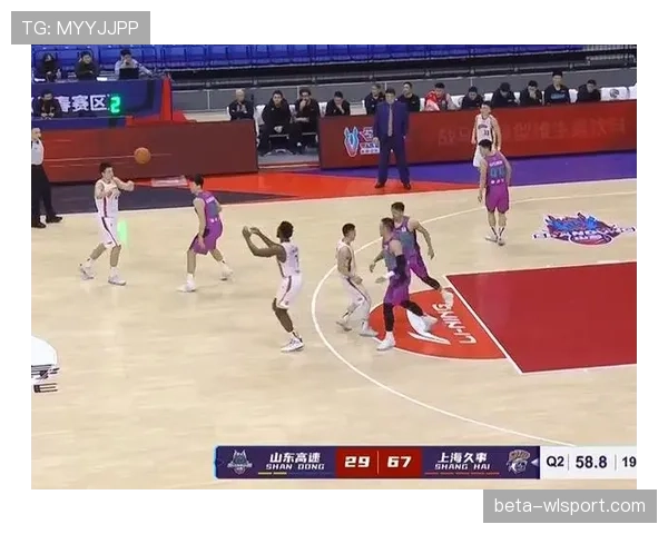 篮球比赛中同时出界判定的规则细节与执行标准解析